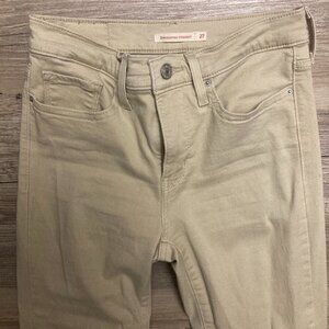 Levis 314 Shaping Straight Jeans Size 27